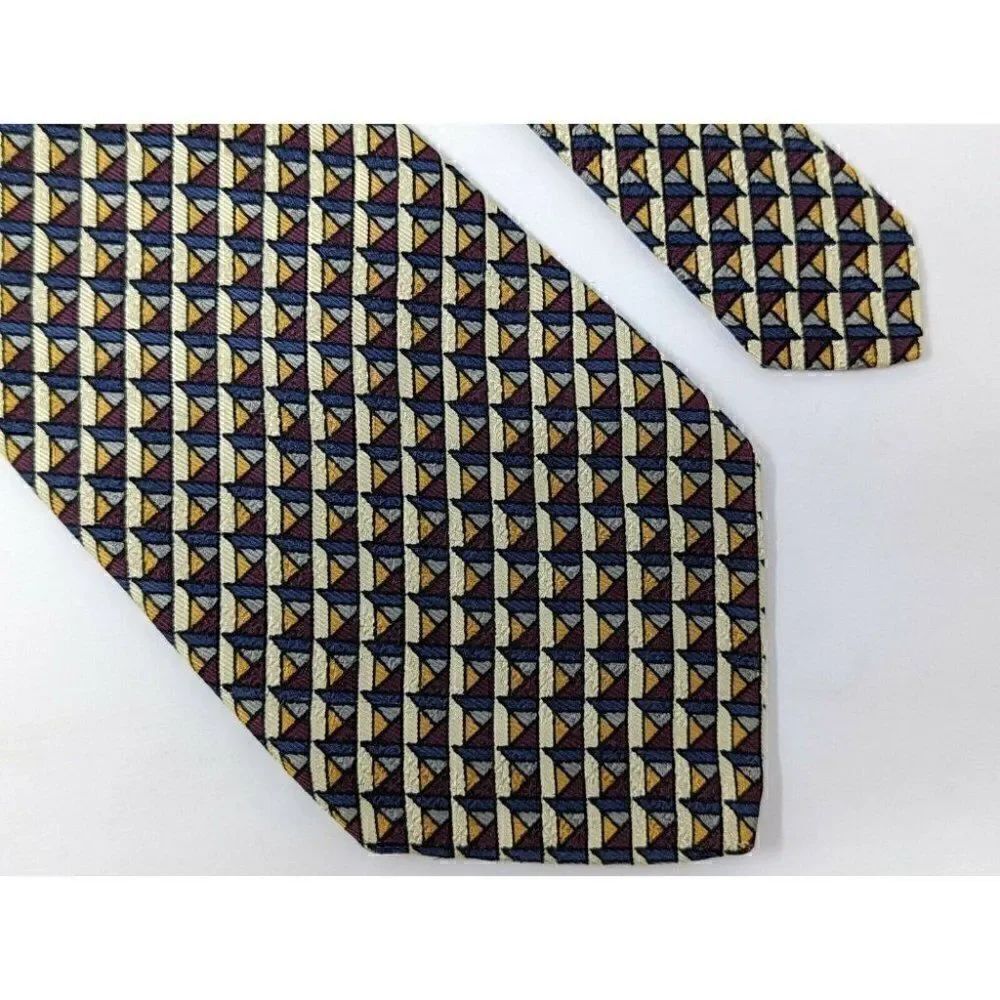 ROBERT TALBOTT BEST OF CLASS SILK TIE RED CREAM BLUE GEOMETRIC DESIGN 4"